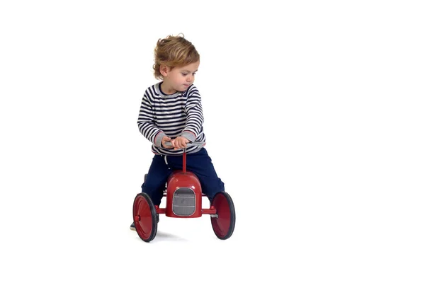 Widok Tyłu Małego Chłopca Bawiącego Się Zabawką Samochodową Białym Tle — Zdjęcie stockowe