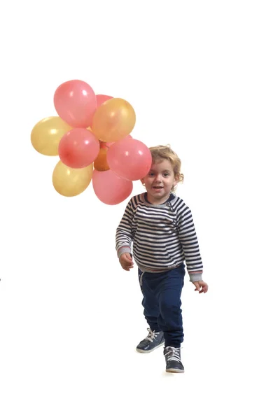 Вид Спереди Ребенка Играющего Воздушным Шаром Белом Фоне — стоковое фото