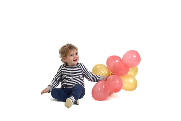 Widok Przodu Chłopiec Zabawy Balonem Ziemi Białym Tle — Zdjęcie stockowe