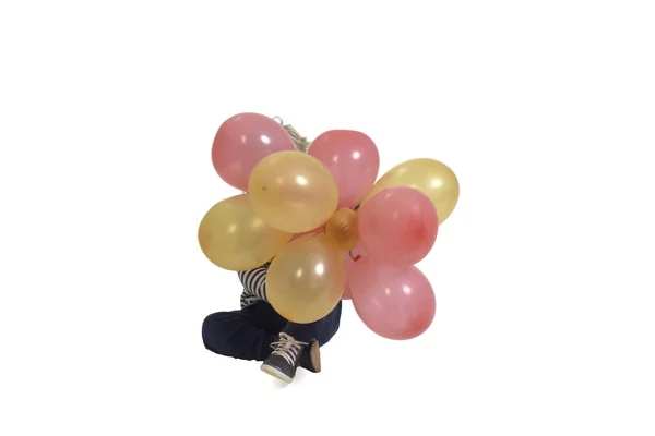 Menino Brincando Com Balão Chão Cobrindo Seu Rosto Fundo Branco — Fotografia de Stock