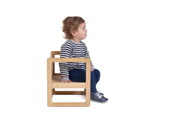 Vista Lateral Menino Sentado Cadeira Fundo Branco — Fotografia de Stock
