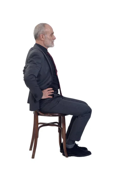 Πλαϊνή Όψη Ενός Άνδρα Που Κάθεται Στην Καρέκλα Κοστούμι Και — Φωτογραφία Αρχείου