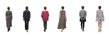 Aynı kadının farklı kıyafetlerle beyaz arka planda yürümesi.