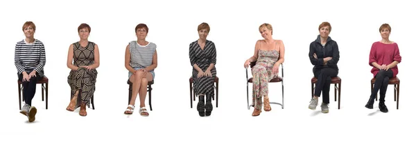 Μπροστινή Όψη Της Ίδιας Γυναίκας Διαφορετικά Ρούχα Κάθεται Καρέκλα Λευκό — Φωτογραφία Αρχείου