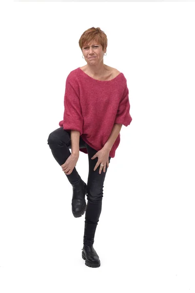 Uzun Boylu Bacağı Ağrıyan Bir Kadın Portresi — Stok fotoğraf