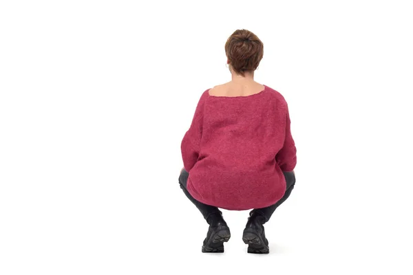 Вид Сзади Женщины Сидящей Корточках Белом Фоне — стоковое фото