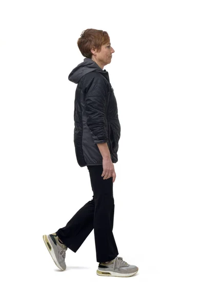 Vista Laterale Una Donna Con Abbigliamento Sportivo Camminare Sfondo Bianco — Foto Stock