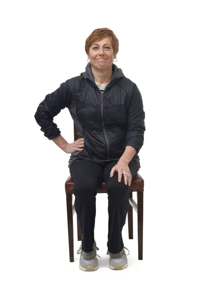 Vorderansicht Einer Frau Mittleren Alters Die Auf Einem Stuhl Sitzt — Stockfoto