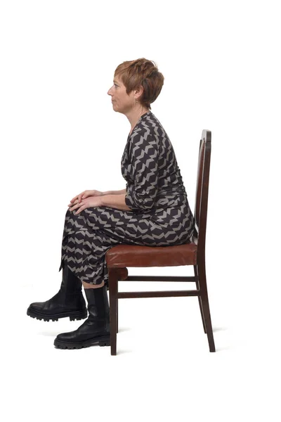 배경에 크로노스와 의자에 드레스와 부츠를 여자의 초상화 — 스톡 사진
