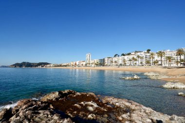 Plaj ve köy LLoret de Mar, Costa Brava, Girona ili, Katalonya, İspanya