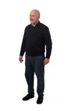 Beyaz arka plana bakan bir adamın görüntüsü