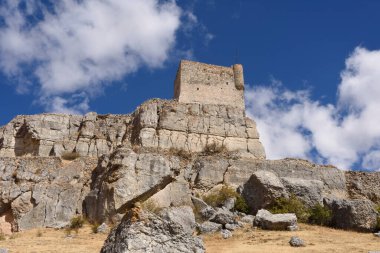 Homenaje kule Castle Atienza, Ortaçağ Kalesi onikinci yüzyılda (CID rota ve Don Kişot) Guadalajara Eyaleti, Castilla-La Mancha, İspanya