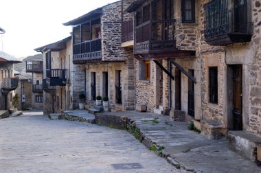 Eski Puebla de Sanabria şehrinin sokakları ve cepheleri, Zamora ili, Kastilya ve Leon, İspanya