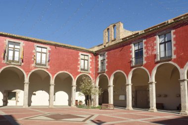 Belediye Binası (Kontlar Sarayı binası) Castello d 'Empuries, Girona Eyaleti, Katalonya, İspanya