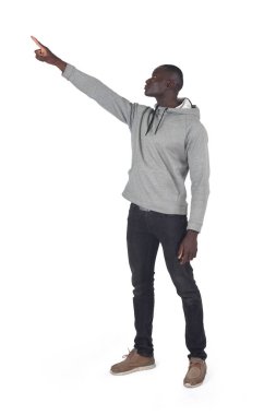 Beyaz arka plana bakan bir adamın kenar görüntüsü