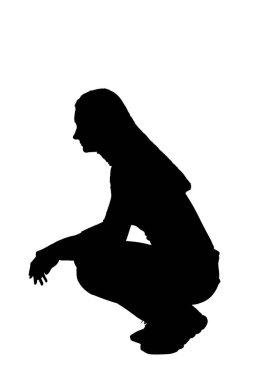 Beyaz arka planda kalçasında oturan siluet bir kadının yan görüntüsü