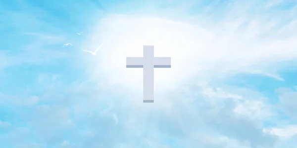 Голубое Небо Христианский Крест Солнечный Свет Среди Белых Облаков Религиозный — стоковое фото
