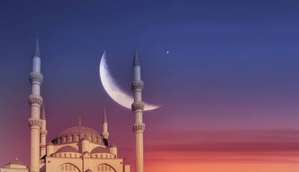 Мечеть Захід Неба Місяця Ісламічна Мечеть Шпалерами Іслам Релігія Фото — стокове фото