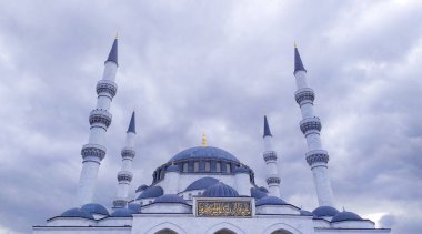 İstanbul 'daki güzel cami, hindi.