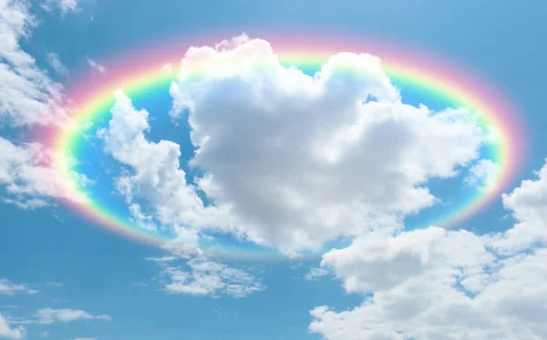 Increíble Arco Iris Circular Nubes Cielo Azul — Foto de Stock