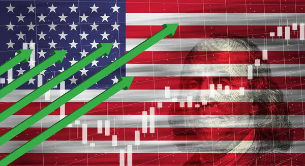 Amerikan ekonomisinin yükselişi. Benjamin Franklin 'in portresi ve ABD bayrağında yükselen yeşil ok. Finansal konsept arkaplan resmi.