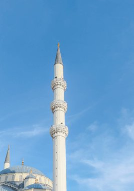 Cami manzarası, İslami arka plan fotoğrafı. Sosyal medya hikayesi, tebrik kartı, ramazan ve din konsepti olarak kullanılabilir.