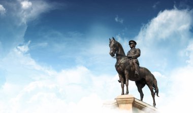 Ankara Ulus Meydanı 'ndaki Mustafa Kemal Atatürk anıtı. Türkiye 'nin ulusal geçmiş fotoğrafları için kullanılabilir. 10 Kasım, 23 Nisan, 19 Mayıs, 30 Ağustos veya 29 Ekim.