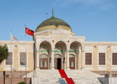 Ankara Etnografya Muzesi. Ankara Etnoğrafya Müzesi ve Türk bayrağı.