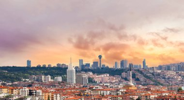 Ankara 'da gün batımında gökyüzü. Ankara Türkiye 'nin başkentidir. 