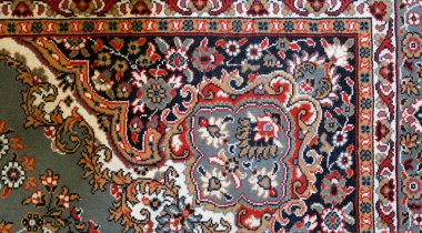 Eski halı köşe motifi. Orijinal el yapımı antika halı modeli..