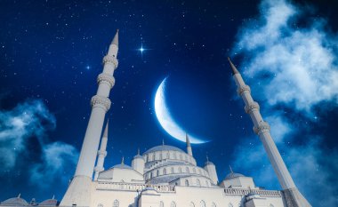 Ramazan fotoğrafı. Mehtaplı gökyüzü ve güzel cami manzarası. Gece gökyüzü, bulut ve hilal