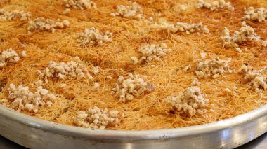 Cevizli kadayif tatlisi. Lezzetli Türk tatlısı.