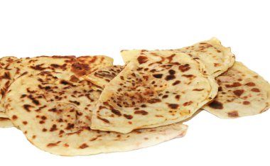 Beyaz arka planda izole edilmiş ev yapımı Türk krepleri. Gözlemim fotoğrafı..