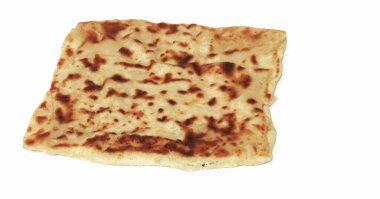 Gozme. Geleneksel Türk ekmeği beyaz arkaplanda izole.