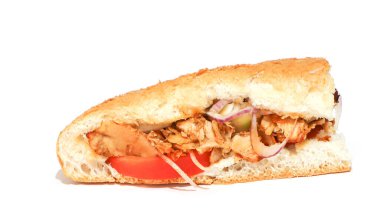 Tavuk Doner - Ekmekli tavuk donörü. Türk fast food, tavuk donörü beyaz arka planda izole edilmiş. Tavuklu sandviç.