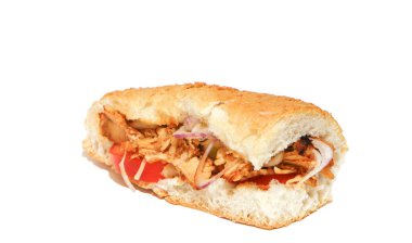 Tavuk Doner - Beyaz arka planda izole edilmiş ekmek içinde tavuk donör. Tavuklu sandviç.