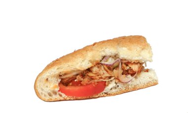 Tavuk Doner. Çeyrek ekmekli tavuk donörü beyaz arka planda izole.