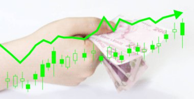 200 TL, Türk Lirası. Elde tutulan Türk kağıt parasının çoğu ve yükselen yeşil renkli bir grafik artışı gösteriyor.