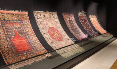 Antika ve çok değerli el yapımı halılar müzede. Halı fotoğrafı.. 