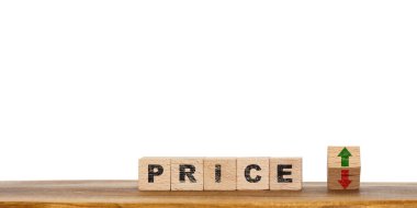 Fiyat beklentisi yükseliyor ve düşüyor. Tahta bloklara yazılmış 