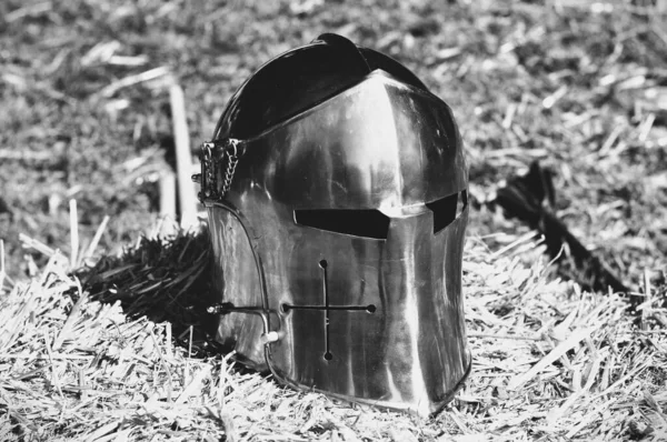 antik metal kask arka planı kapat