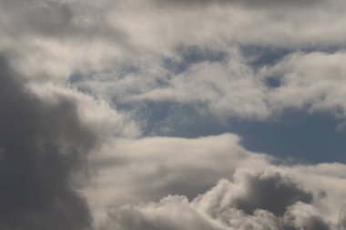 fırtınalı hava ve kara bulutlar