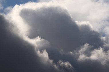 fırtınalı hava ve kara bulutlar