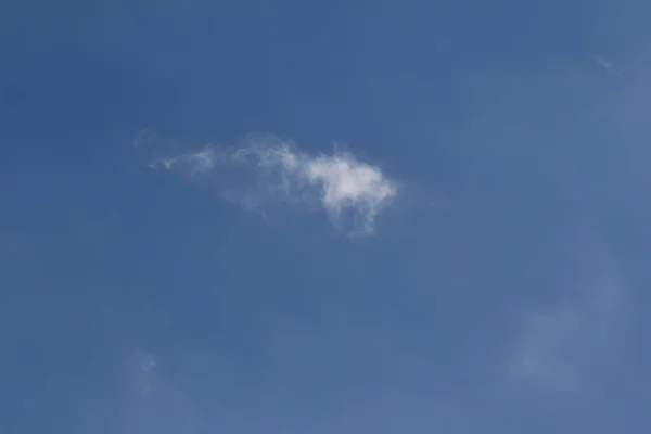 Прозоре Блакитне Небо Білі Хмари — стокове фото