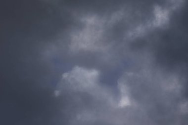 fırtınalı hava ve kara bulutlar