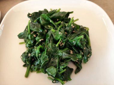 Japon mutfağı, beyaz susamlı haşlanmış ıspanak.