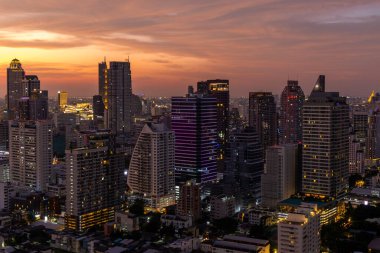 Alacakaranlık vakti Bangkok iş bölgesi.