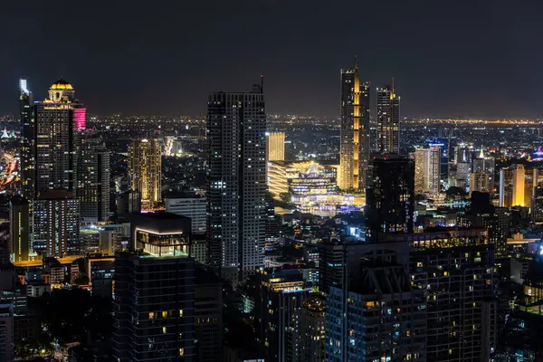 Bangkok iş bölgesi gece zaman.