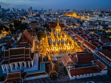 Wat Saket Ratcha Wora Maha Wihan ve Lohaprasat in Wat Ratchanatdaram Worawihan Bangkok, Tayland 'da bir dönüm noktası.