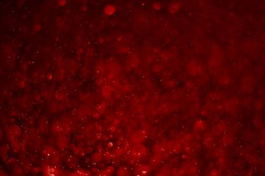 Kırmızı parıltılı klasik ışık arka planı. kırmızı bokeh koyu arkaplanda parlıyor.